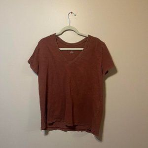 SHORT SLEEVE V-NECK RUST TOP